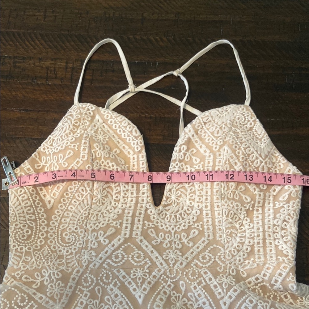 Sale! Intricate Lace Dress, size L - Picture 14 of 14